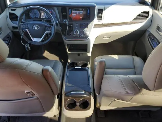 2017 TOYOTA SIENNA XLE  