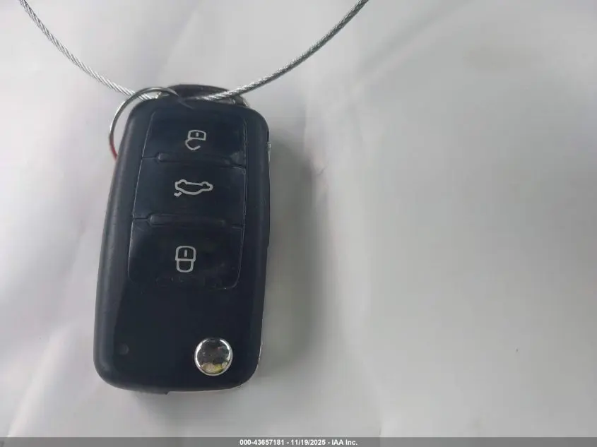 2016 VOLKSWAGEN PASSAT 1.8T R-LINE