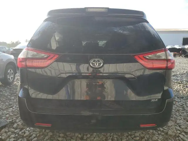2020 TOYOTA SIENNA XLE  