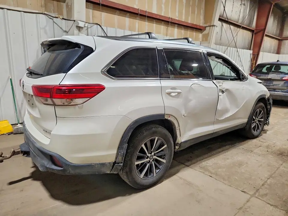 2019 TOYOTA HIGHLANDER XLE  
