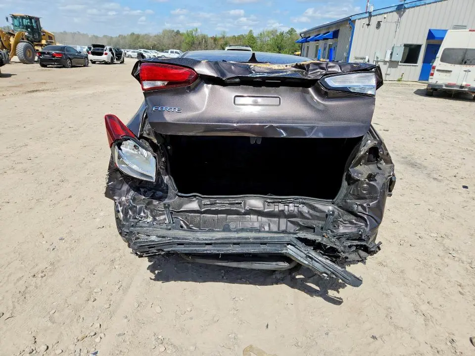 2018 KIA FORTE LX  