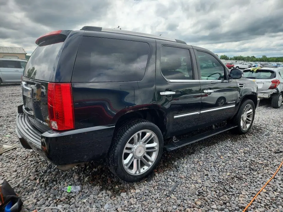 2010 CADILLAC ESCALADE PREMIUM  