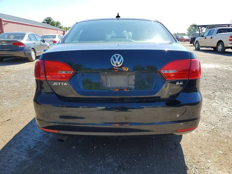 2011 VOLKSWAGEN JETTA SE  