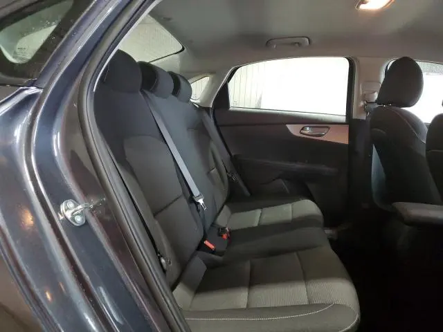 2023 KIA FORTE LX  