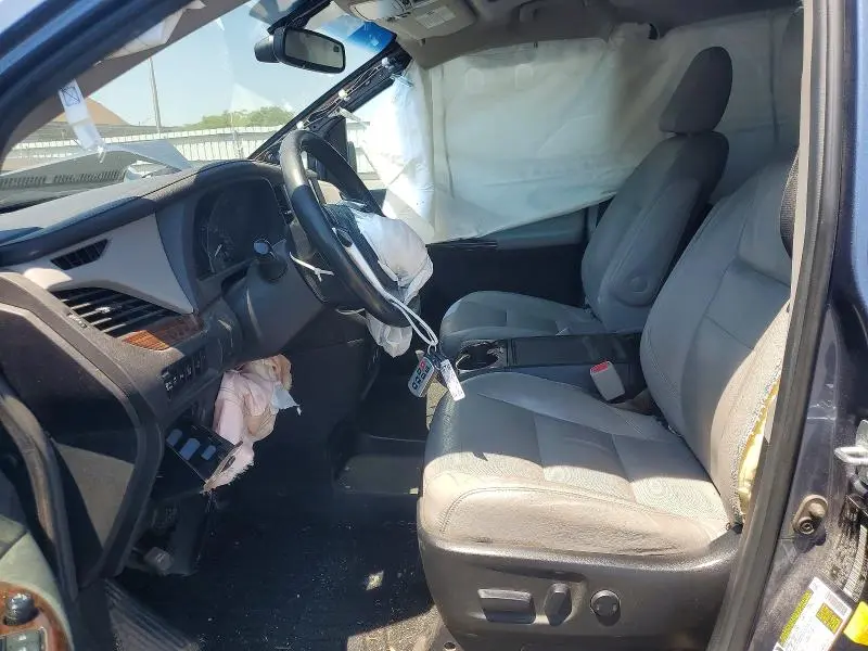 2015 TOYOTA SIENNA LIMITED PREMIUM 7-PASSENGER  