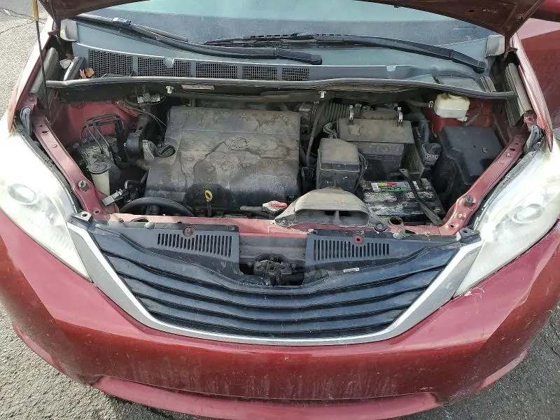 2013 TOYOTA SIENNA LE  