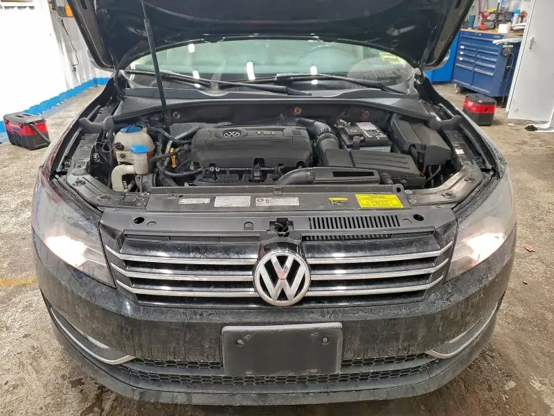 2015 VOLKSWAGEN PASSAT SE  