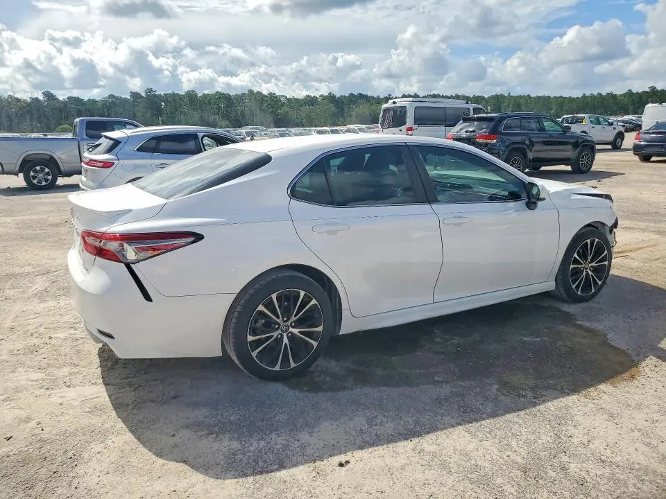 2018 TOYOTA CAMRY SE  