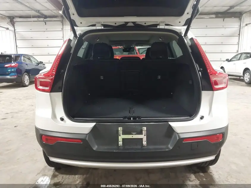 2024 VOLVO XC40 B5 ULTIMATE BRIGHT THEME
