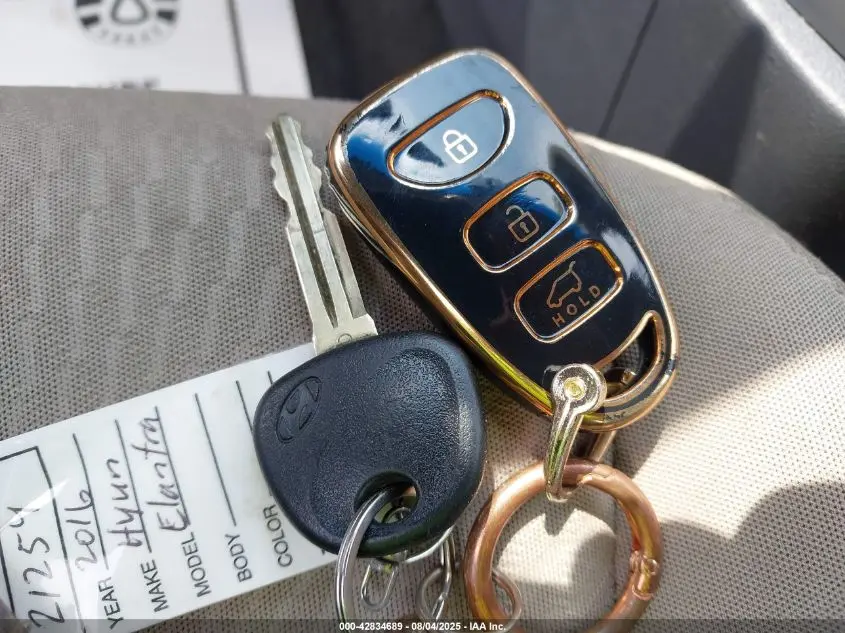 2016 HYUNDAI ELANTRA SE
