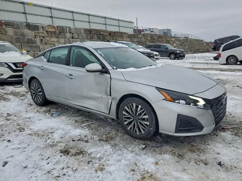 2023 NISSAN ALTIMA SV  