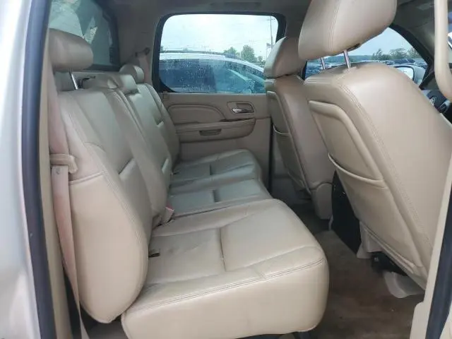 2011 CADILLAC ESCALADE EXT LUXURY  