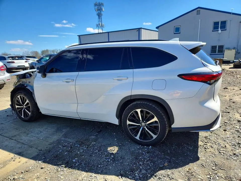 2021 TOYOTA HIGHLANDER XSE  