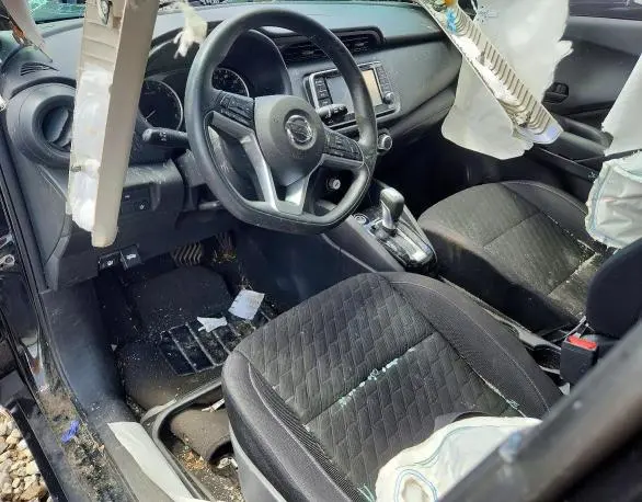2021 NISSAN KICKS S  