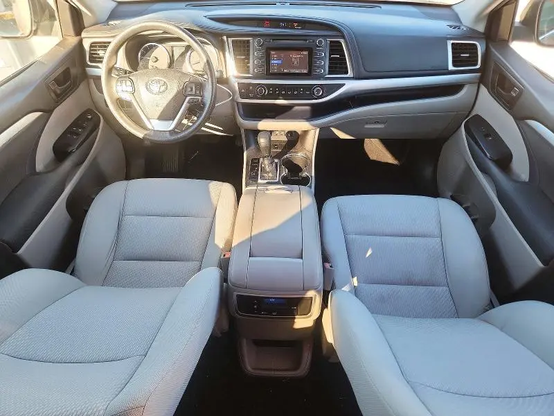 2019 TOYOTA HIGHLANDER LE  