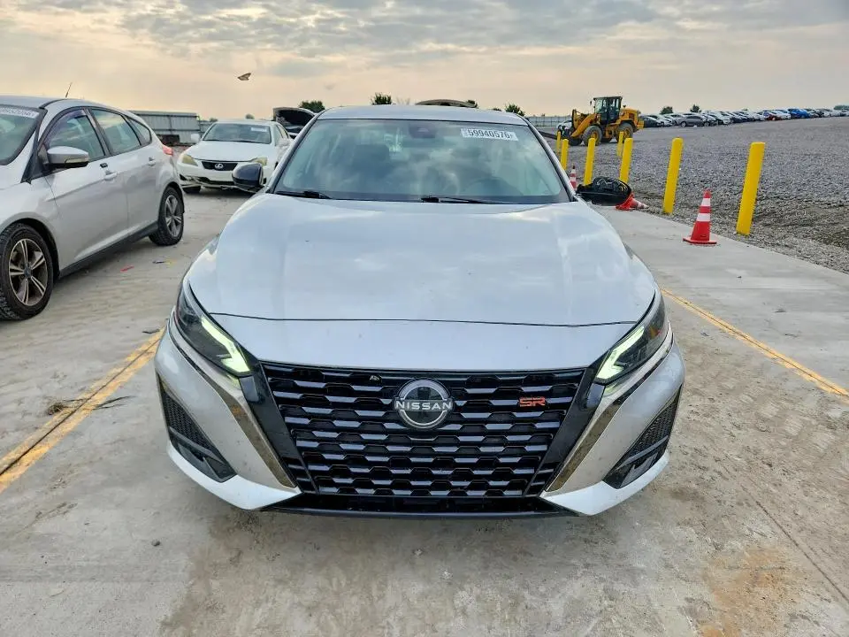 2024 NISSAN ALTIMA SR  