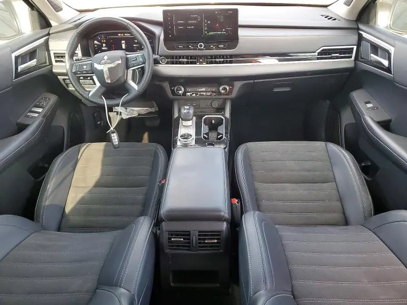 2025 MITSUBISHI OUTLANDER SE  