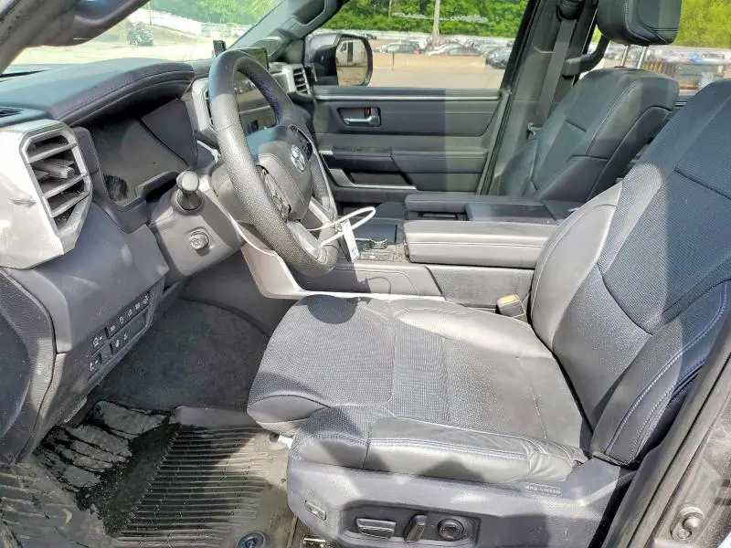 2024 TOYOTA TUNDRA PLATINUM  