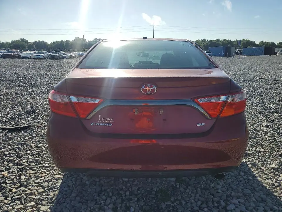 2015 TOYOTA CAMRY SE  