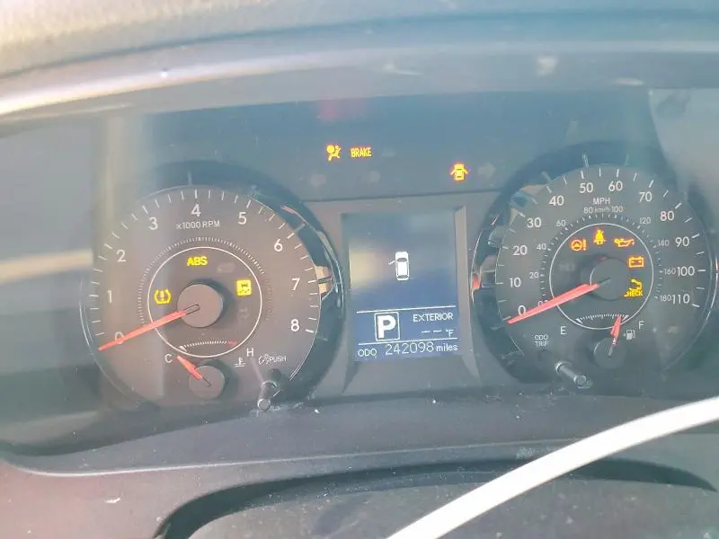 2016 TOYOTA SIENNA LE  