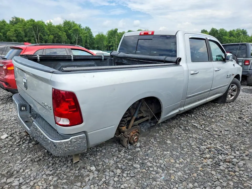 2016 RAM 1500 SLT  