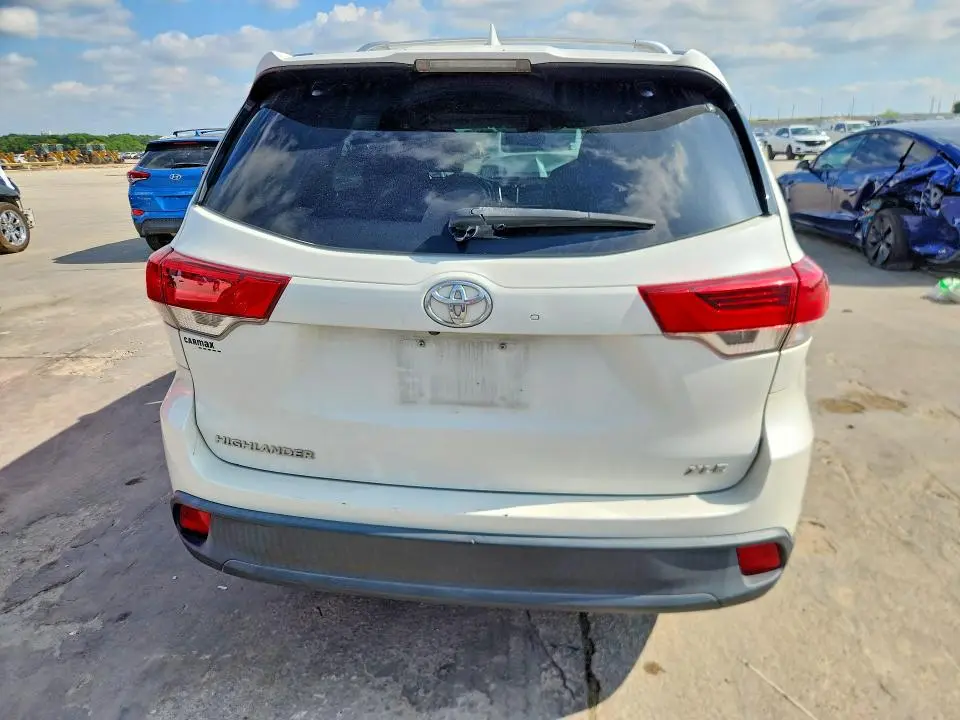 2018 TOYOTA HIGHLANDER XLE  