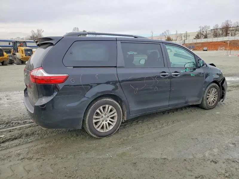 2017 TOYOTA SIENNA XLE  