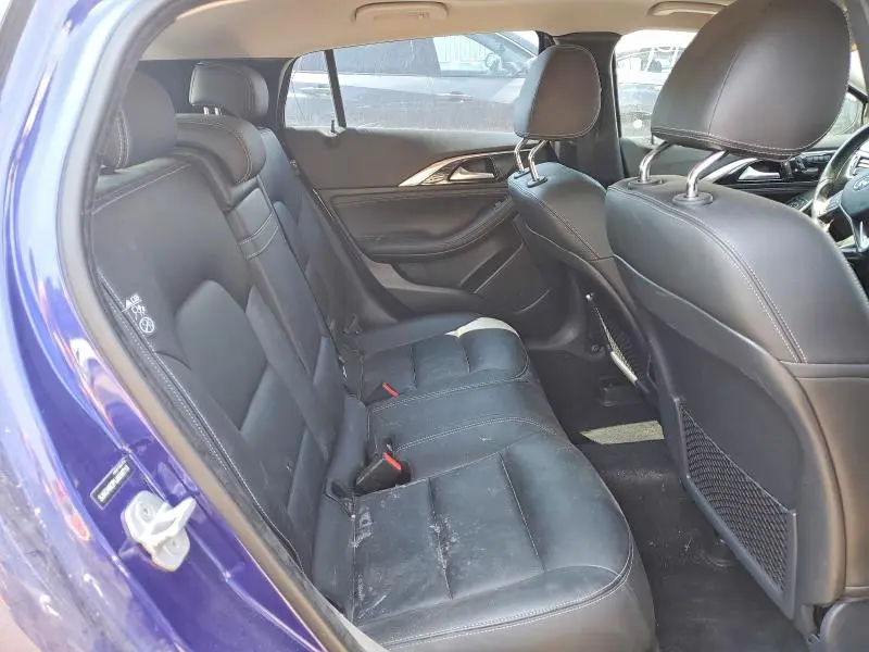 2018 INFINITI QX30 PURE  