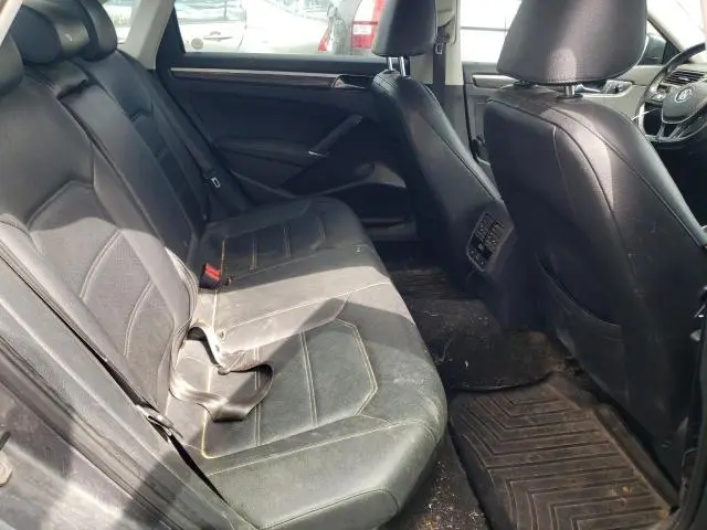 2017 VOLKSWAGEN PASSAT SE  