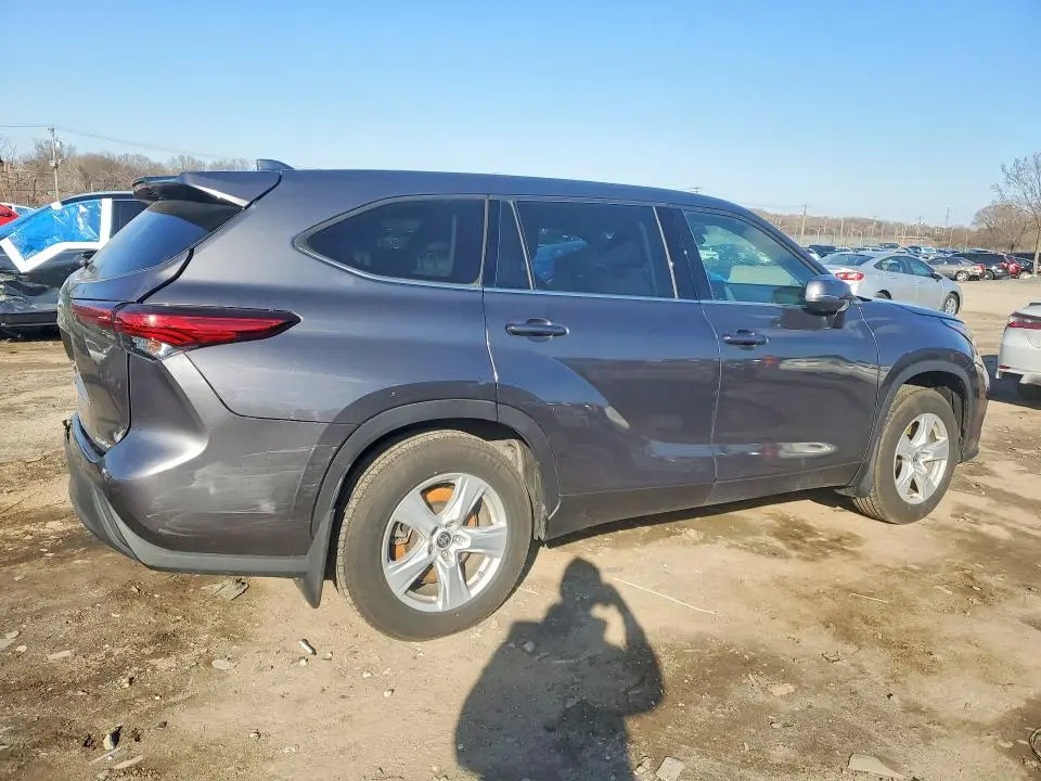 2021 TOYOTA HIGHLANDER LE  