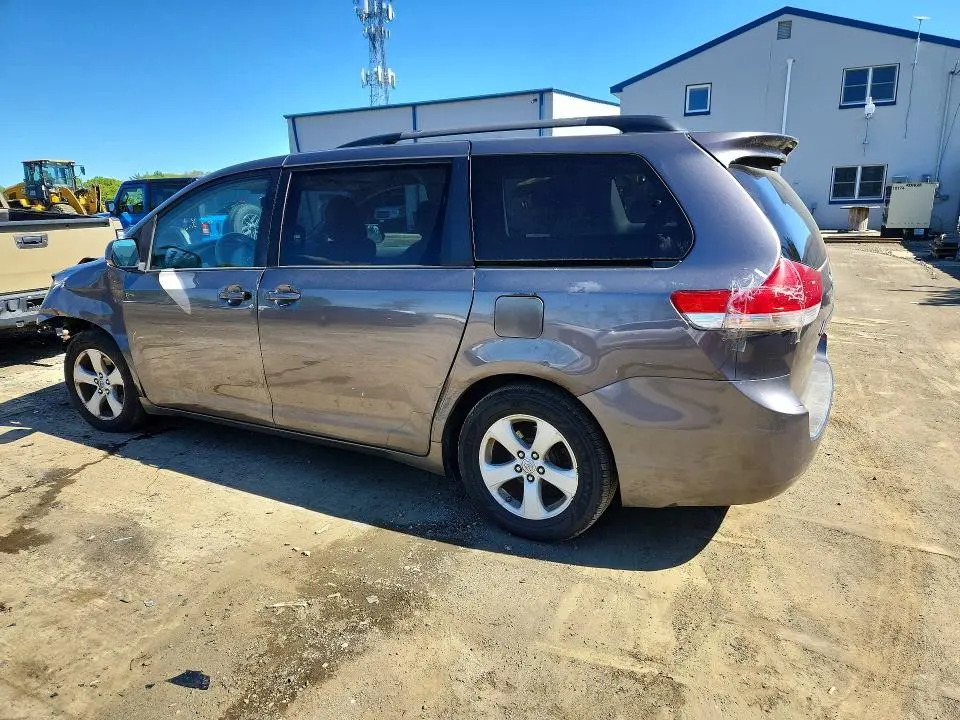 2012 TOYOTA SIENNA LE  