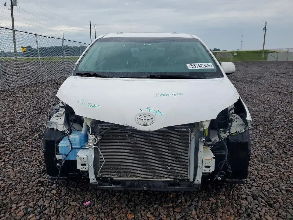 2015 TOYOTA SIENNA SPORT  