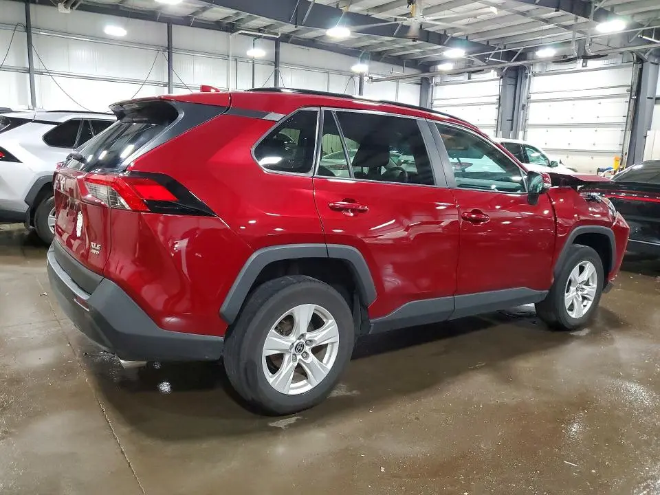 2021 TOYOTA RAV4 XLE  