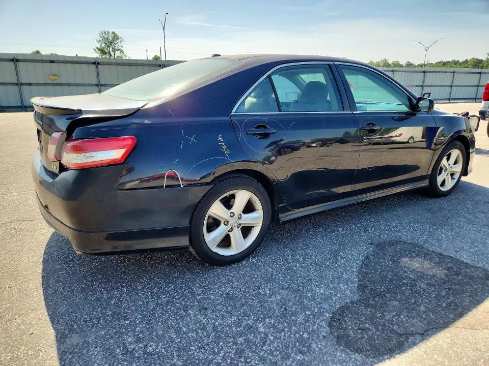 2011 TOYOTA CAMRY SE  