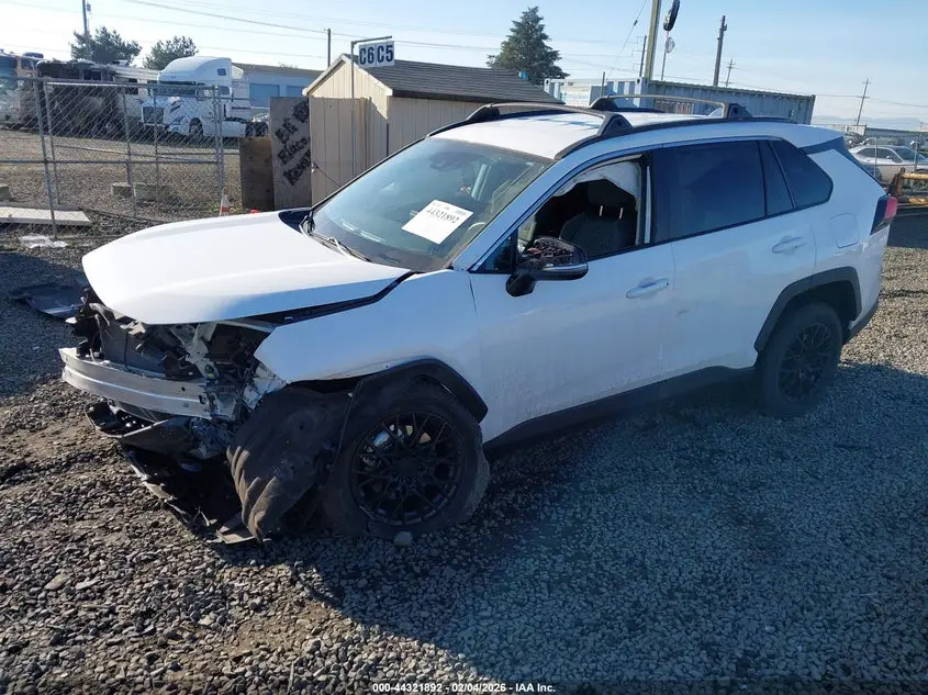2021 TOYOTA RAV4 XLE