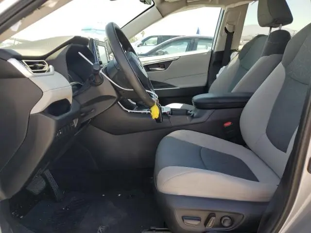 2021 TOYOTA RAV4 XLE  