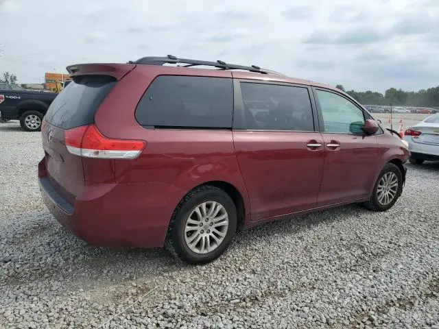 2013 TOYOTA SIENNA XLE  