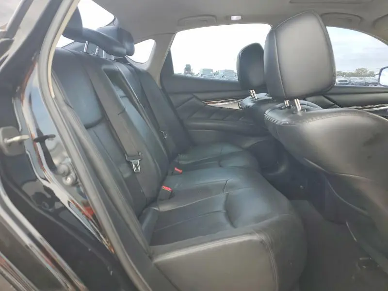 2014 INFINITI Q70 3.7  