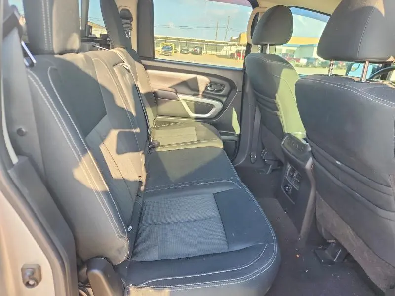 2018 NISSAN TITAN SV  