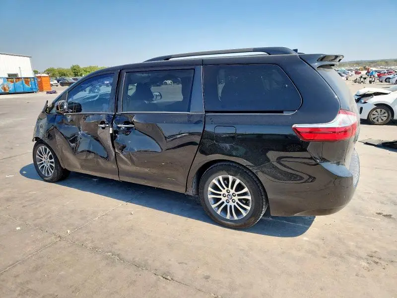 2019 TOYOTA SIENNA XLE  