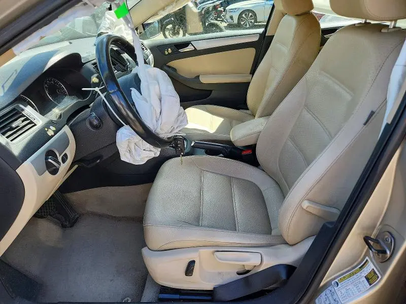 2013 VOLKSWAGEN JETTA SE  