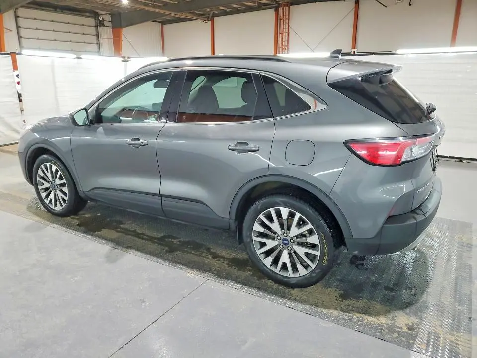 2022 FORD ESCAPE TITANIUM  