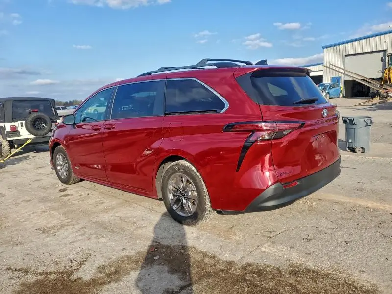 2021 TOYOTA SIENNA LE  