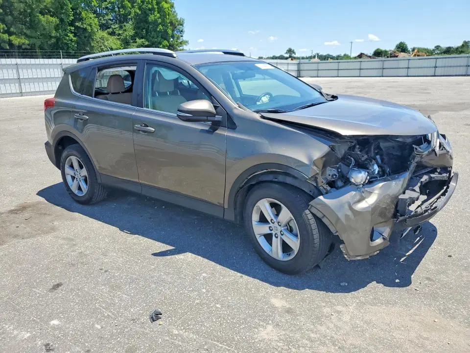 2014 TOYOTA RAV4 XLE  