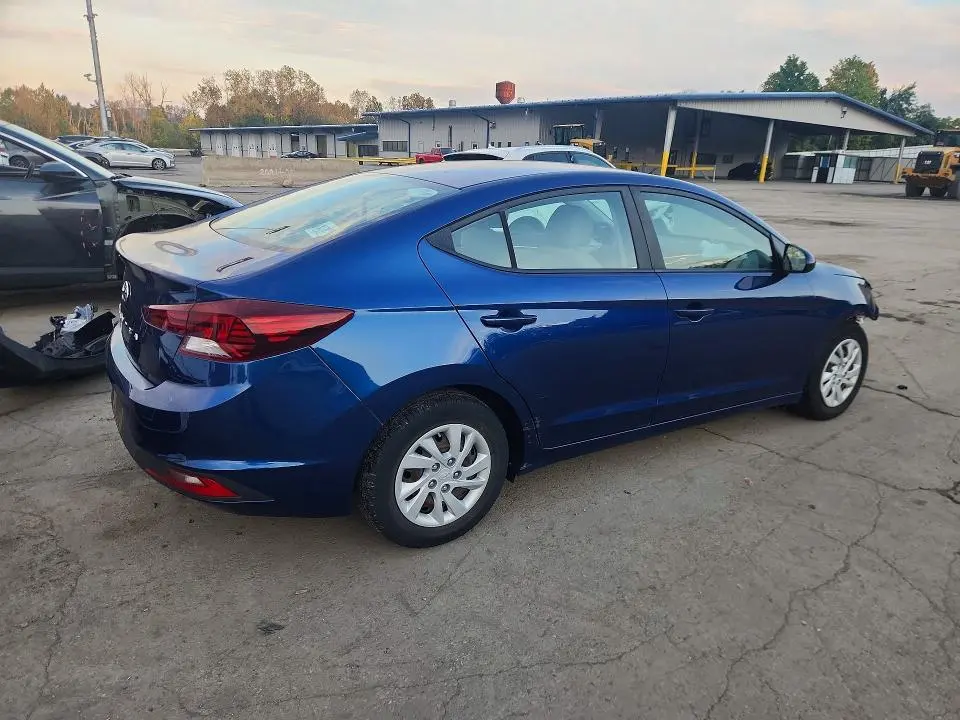2019 HYUNDAI ELANTRA SE  