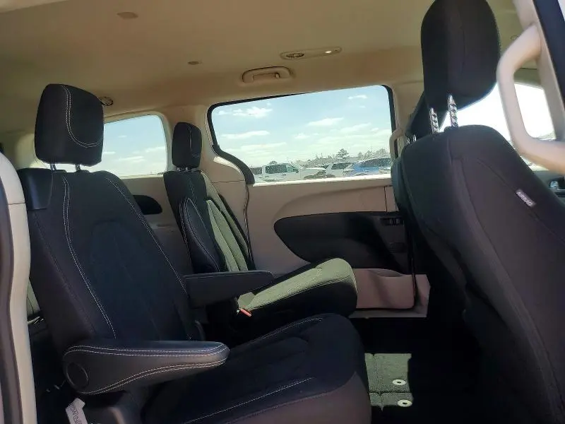 2024 CHRYSLER VOYAGER LX  