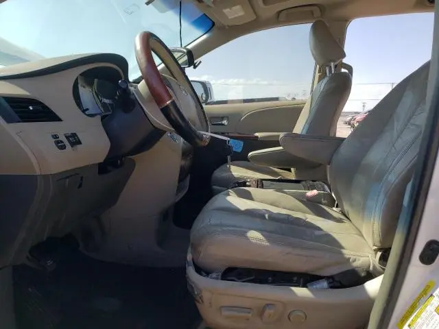 2011 TOYOTA SIENNA XLE  