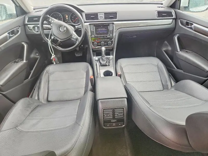 2017 VOLKSWAGEN PASSAT SE  