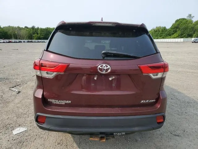 2018 TOYOTA HIGHLANDER SE  