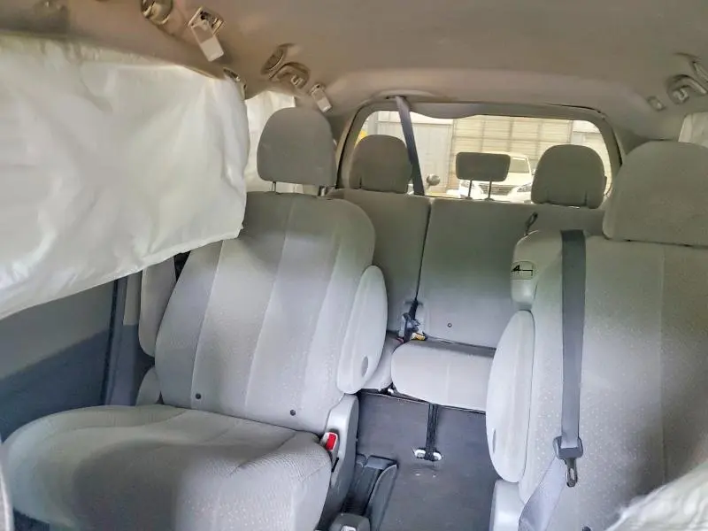 2011 TOYOTA SIENNA LE  